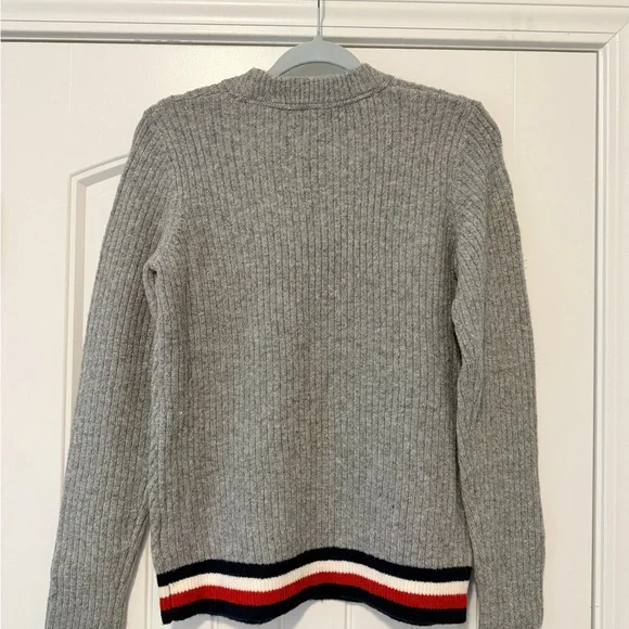 NWT! Tommy Hilfiger Sweater - Picture 3 of 3